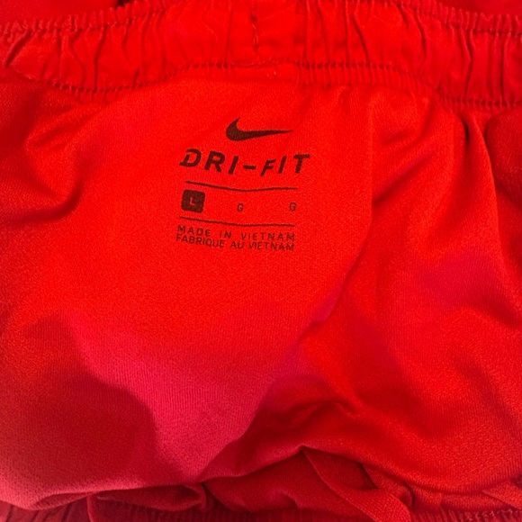 Red Nike Dri-fit athletic shorts sz L - Picture 3 of 3